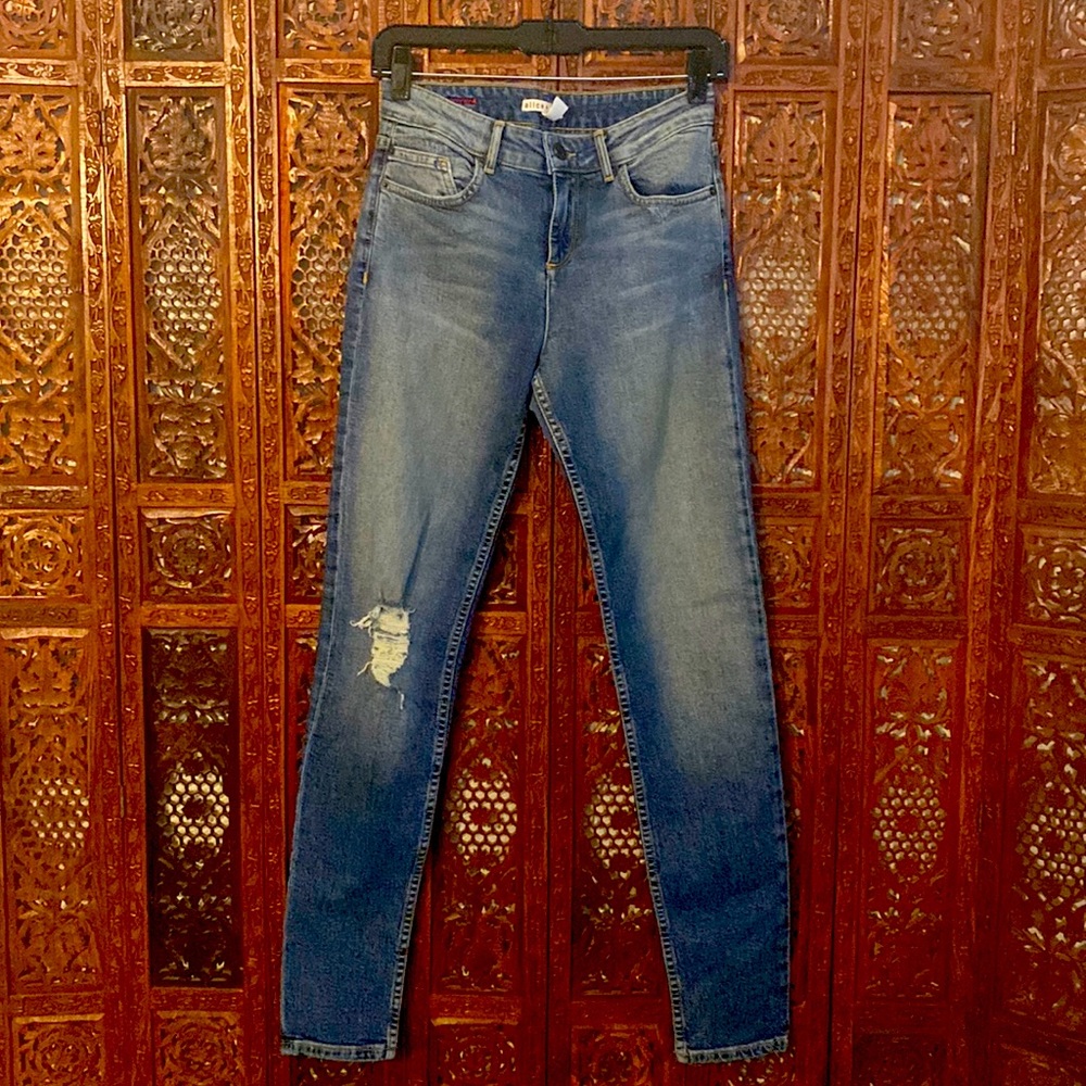 Alice+Olivia Mid-rise Distressed Skinny Jean